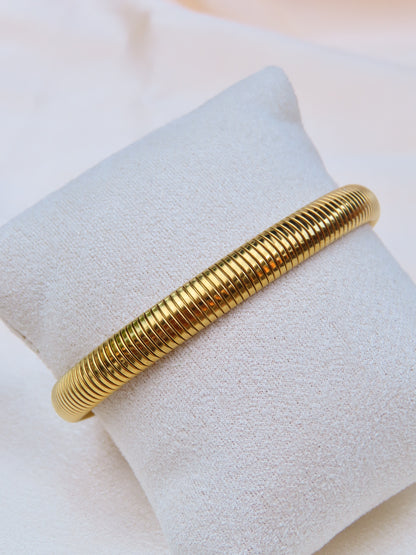 Bold bangle armband